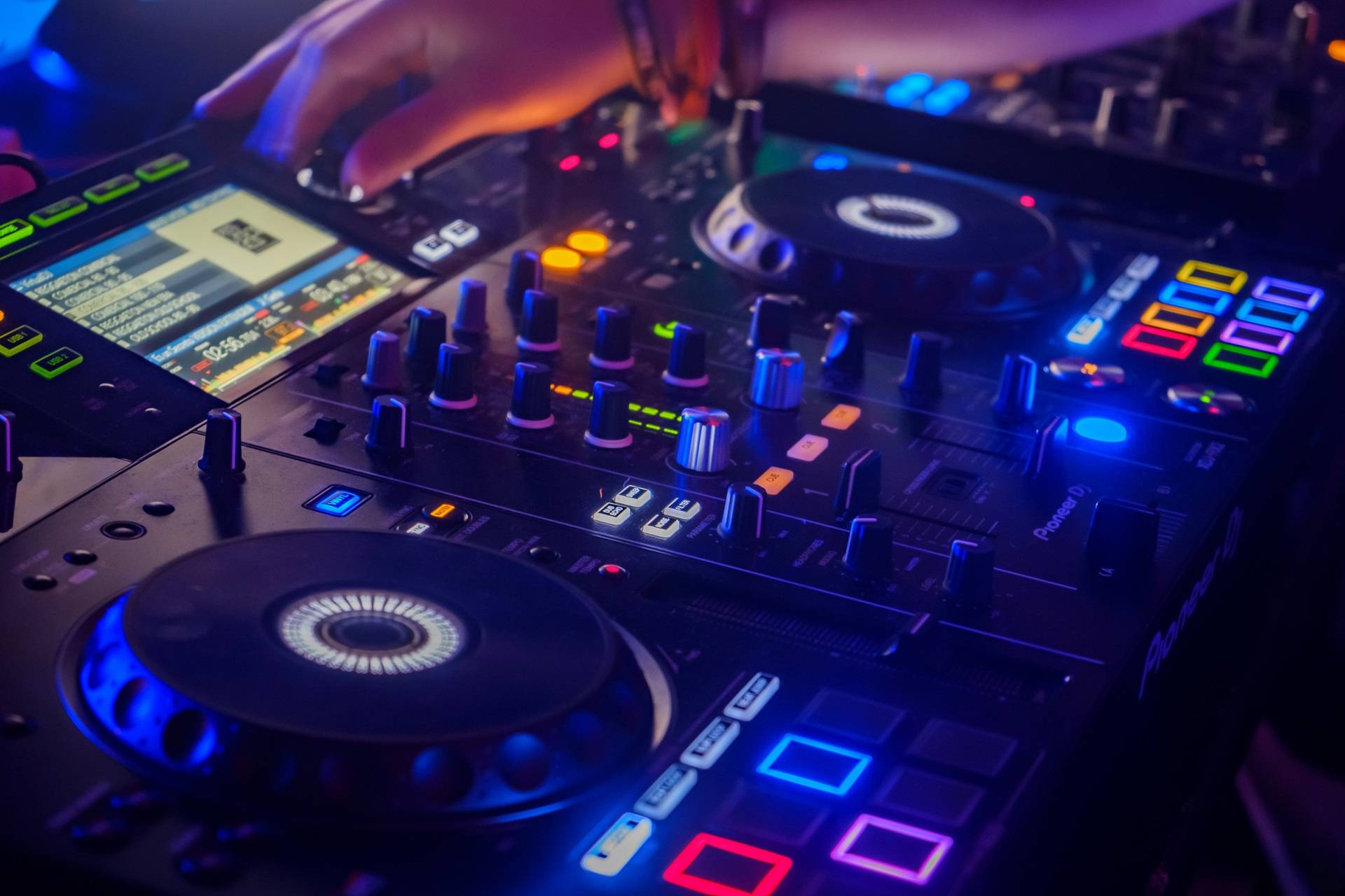 DJ-Setup mit Lichteffekten | LED Strips