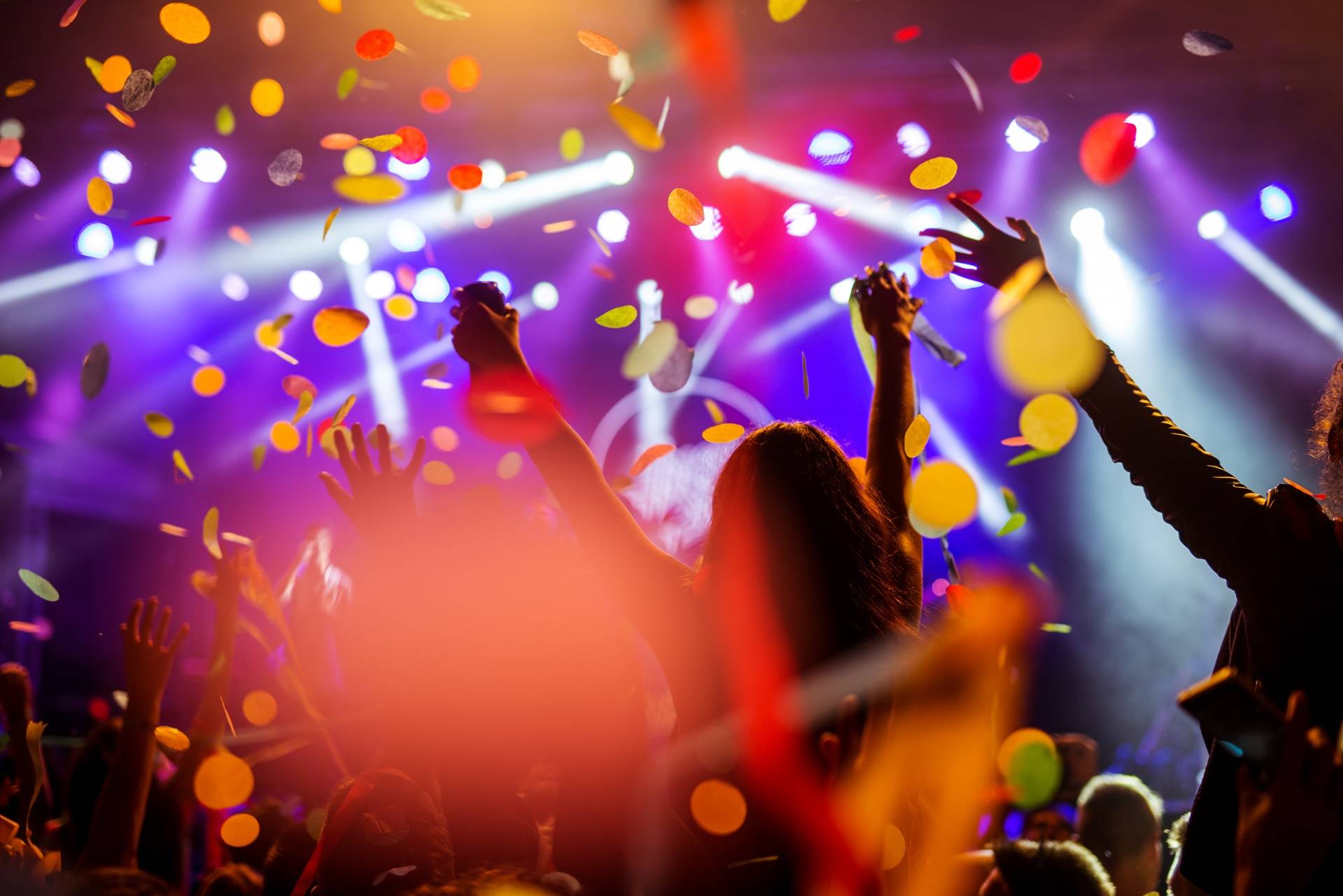 Jubelnde Menge bei Party | LED Strips